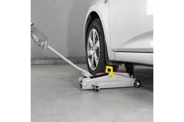 Гидравлический подкатной домкрат MATRIX MASTER 2 т, h подъема 135–355 мм 51020